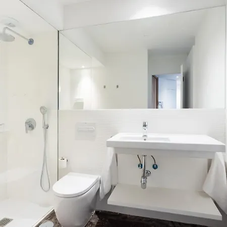 Suites 2a With Jacuzzi 아파트 *